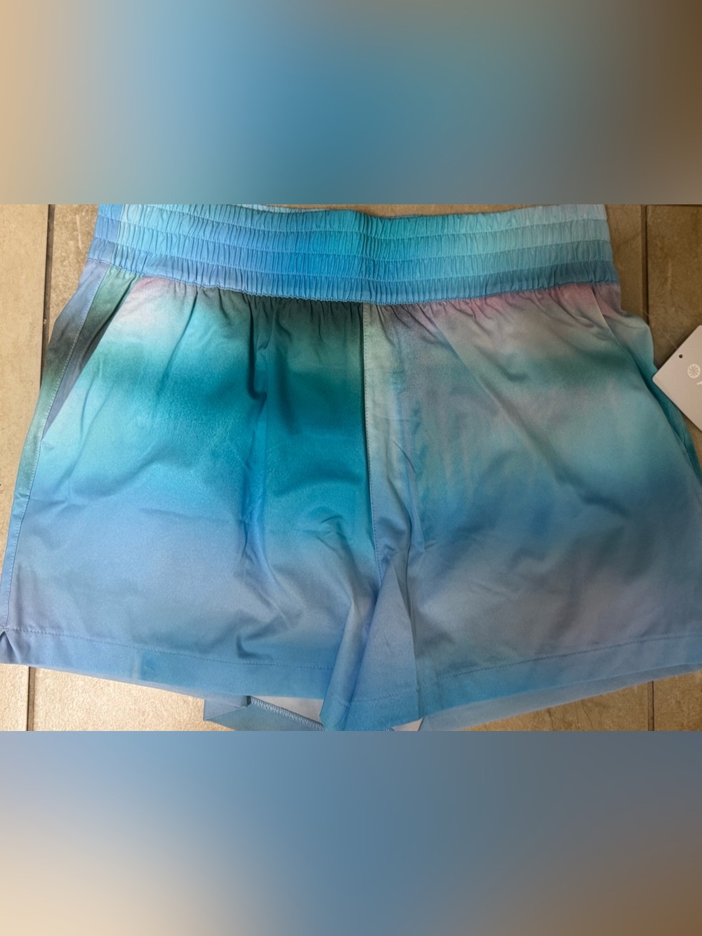 Athleta Abstract Sky Run Short - Picture 6 of 12
